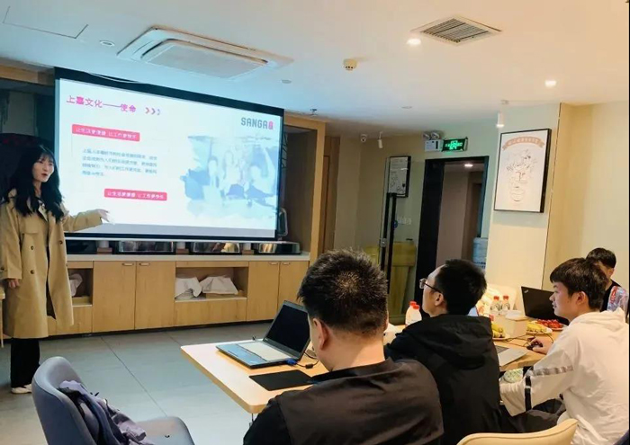 濟南戰(zhàn)區(qū)人力資源部HR進行企業(yè)文化培訓(xùn)
