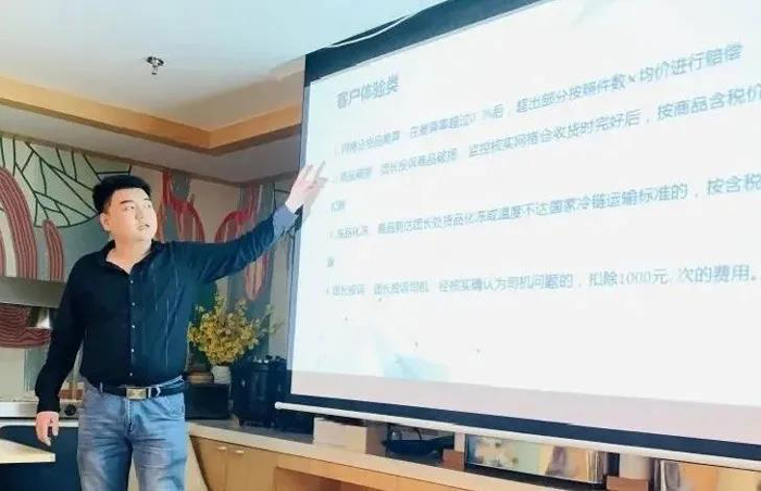 濟南戰(zhàn)區(qū)信息主管趙俊博發(fā)言