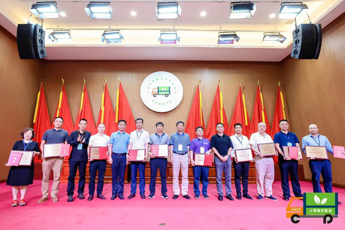上嘉CEO杜慶東上臺(tái)接受授牌和證書