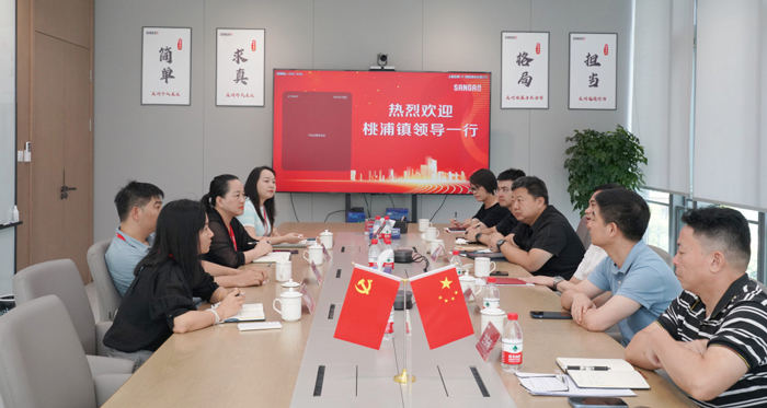 普陀區(qū)桃浦鎮(zhèn)領(lǐng)導(dǎo)一行